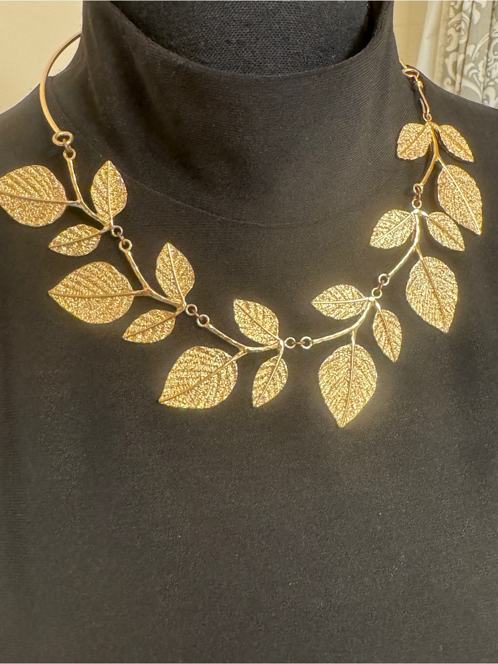 Gold Leaf Vine Necklace - Women's Fashion Jewelry